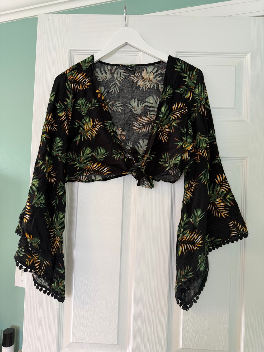 Black Tropical Leaf Tie-Front Crop Top - Women